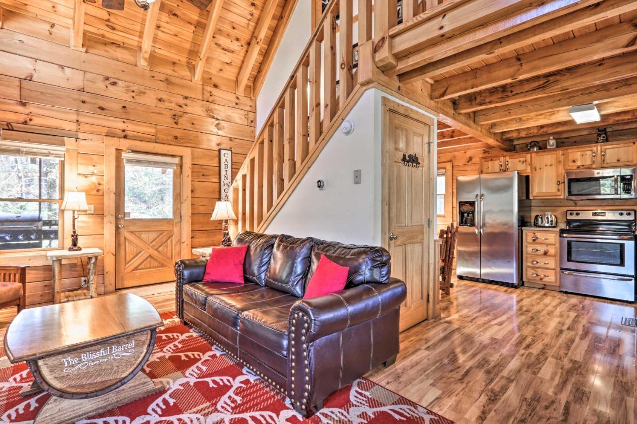 Cozy Cabin With Hot Tub In The Heart Of Pigeon Forge Villa Exterior foto