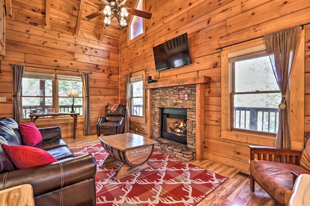 Cozy Cabin With Hot Tub In The Heart Of Pigeon Forge Villa Exterior foto