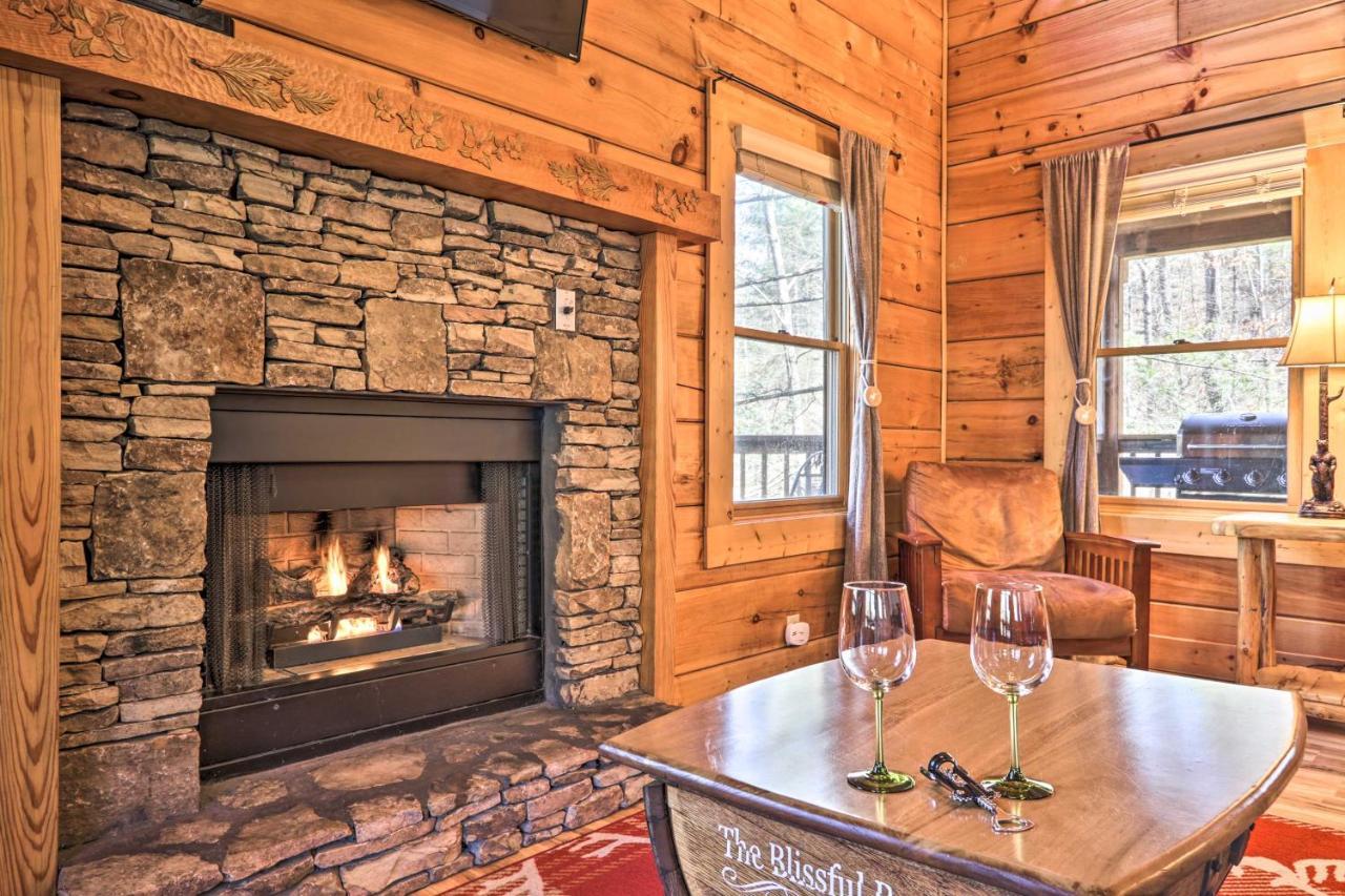 Cozy Cabin With Hot Tub In The Heart Of Pigeon Forge Villa Exterior foto